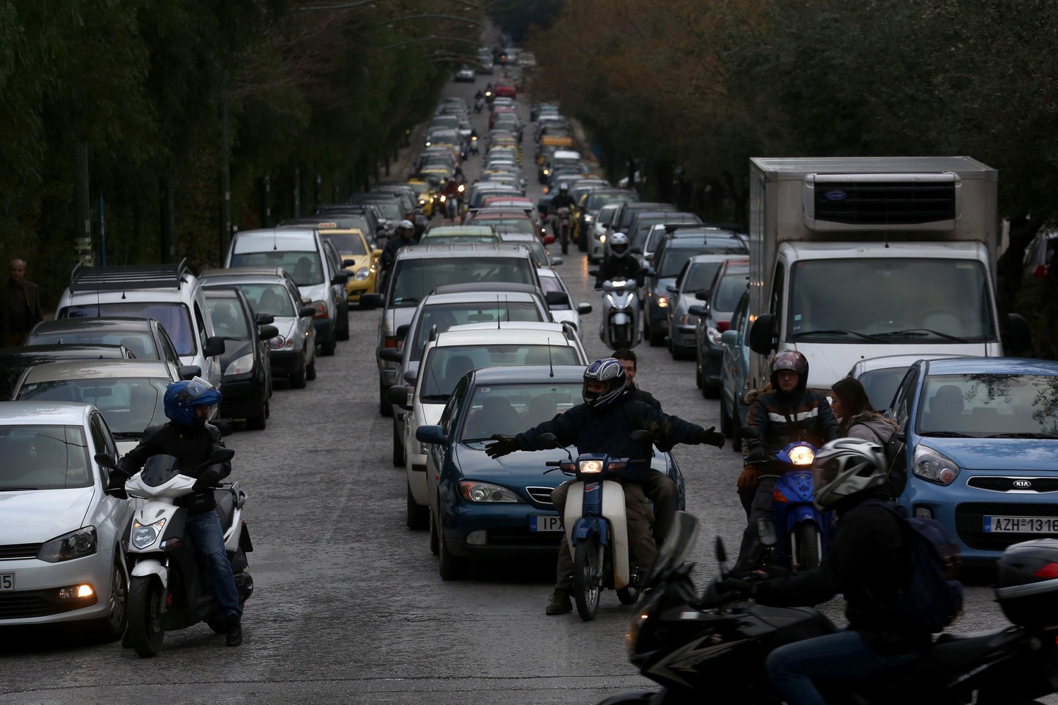 Τεράστιο μποτιλιάρισμα από τροχαίο στην Παραλιακή (vid)