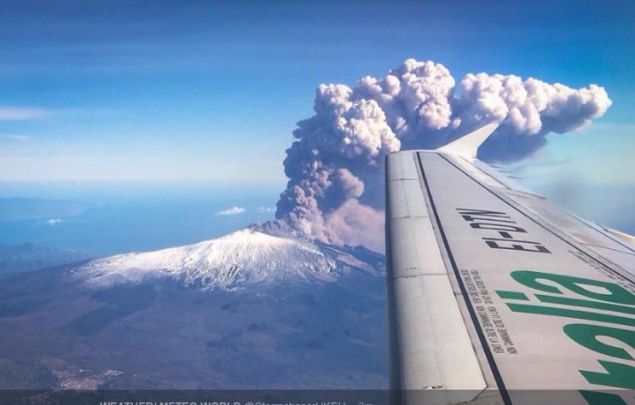 Εξερράγη το ηφαίστειο της Αίτνας – Έκλεισε το αεροδρόμιο (vid)
