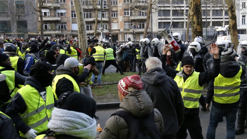 Τα “Κίτρινα Γιλέκα” και στο Βέλγιο – Πορεία στις Βρυξέλλες και 70 συλλήψεις (vid)