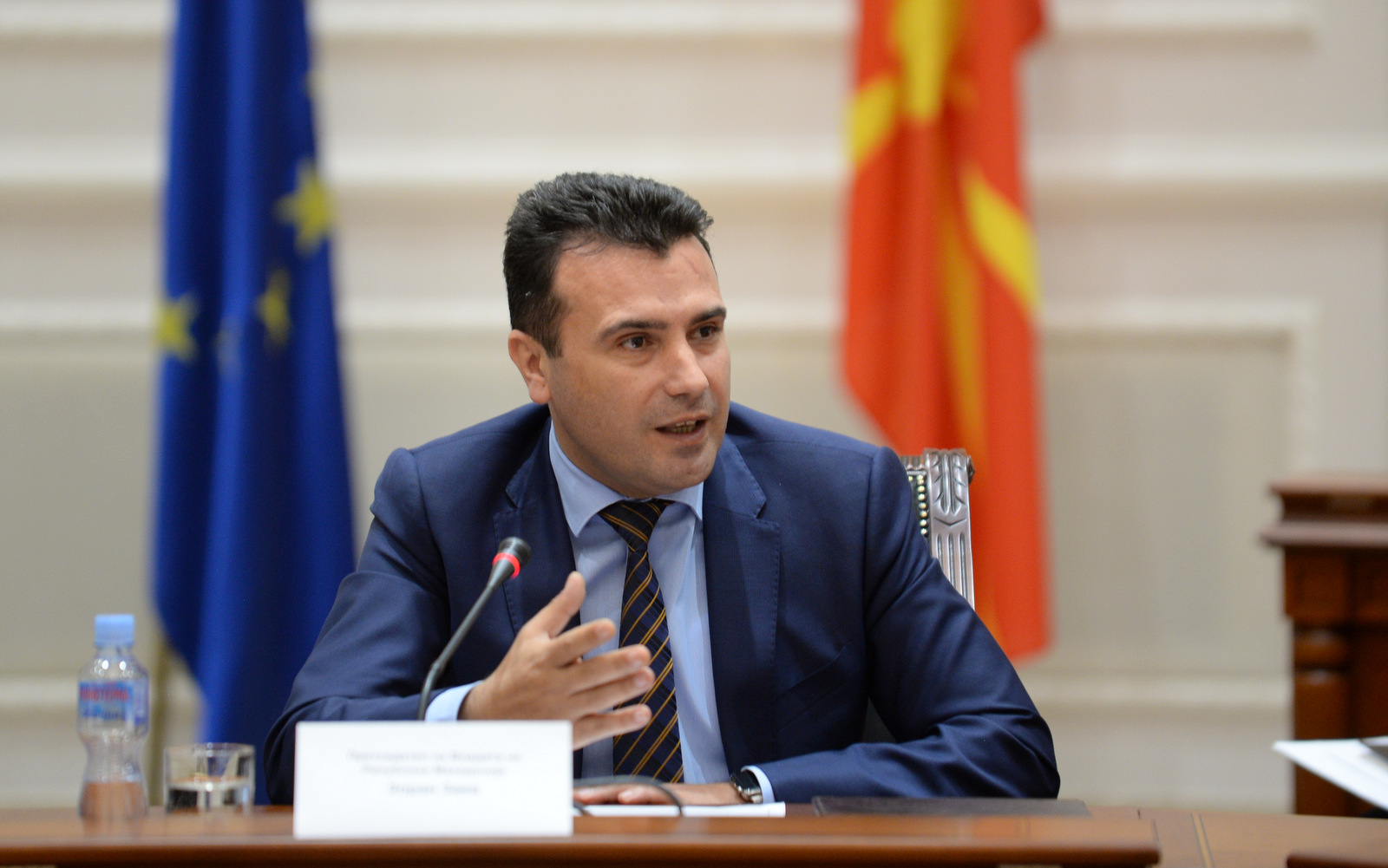 Η σκοπιανή κυβέρνηση τα “μαζεύει” μετά τις αντιδράσεις – Νέος όρος για τους “Μακεδόνες του Εξωτερικού”