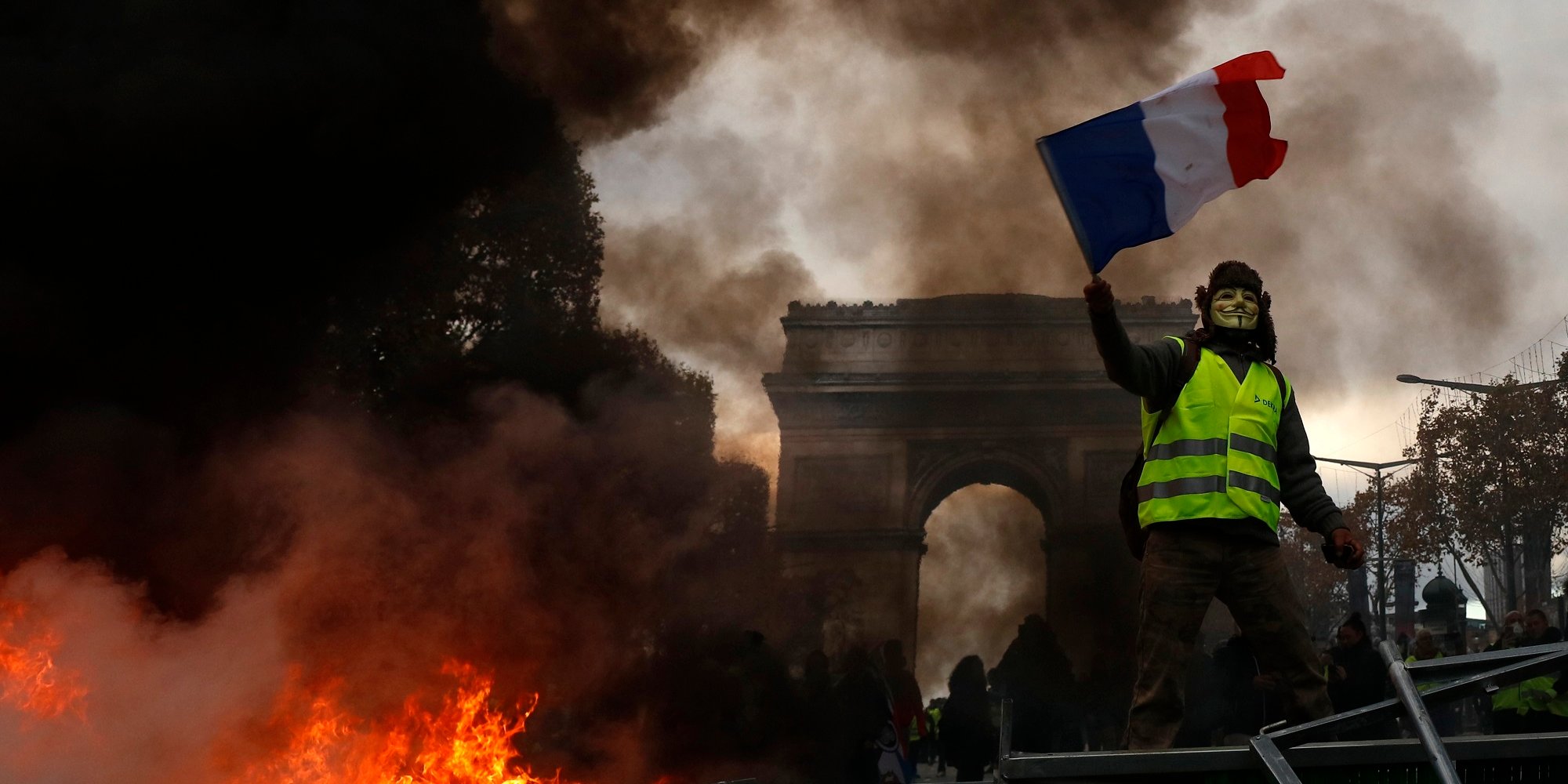 “Μαύρο” Σάββατο στο Παρίσι – Δεκάδες τραυματίες, πάνω από 700 προσαγωγές