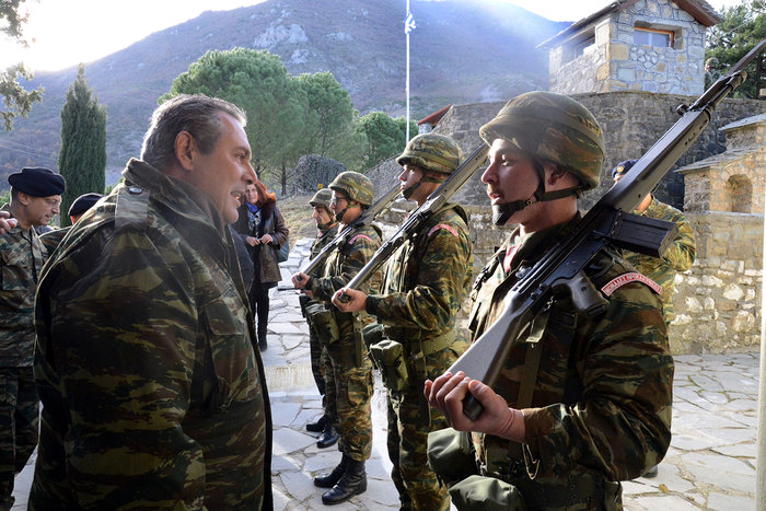 Καμμένος: Έχουν αργήσει να καταγγείλουν τον Τραμπ για τη στολή