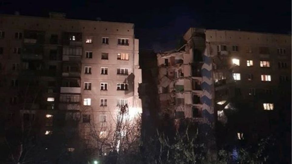 Τραγωδία στη Ρωσία – Κατέρρευσε τμήμα δεκαώροφης πολυκατοικίας (vid)