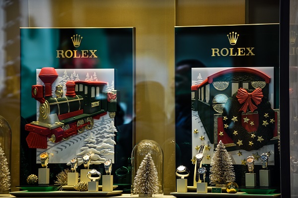 Ληστεία στο κατάστημα Rolex – Αυτόν τον άντρα ψάχνει η ΕΛΑΣ (pics)