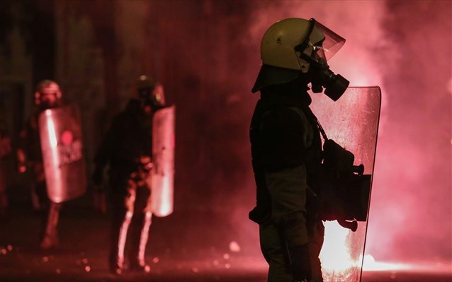 Νέα επίθεση με μολότοφ κατά του κτιρίου των ΜΑΤ στην Καισαριανή