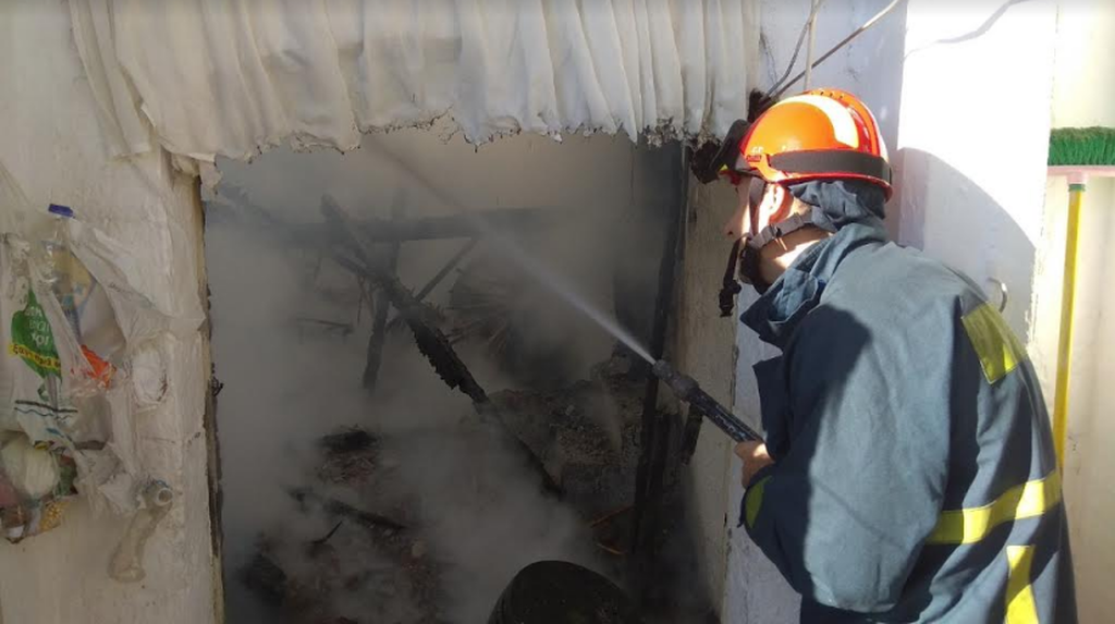 Μεσσηνία: Σπίτι τετραμελούς οικογένειας κάηκε ολοσχερώς (pics)