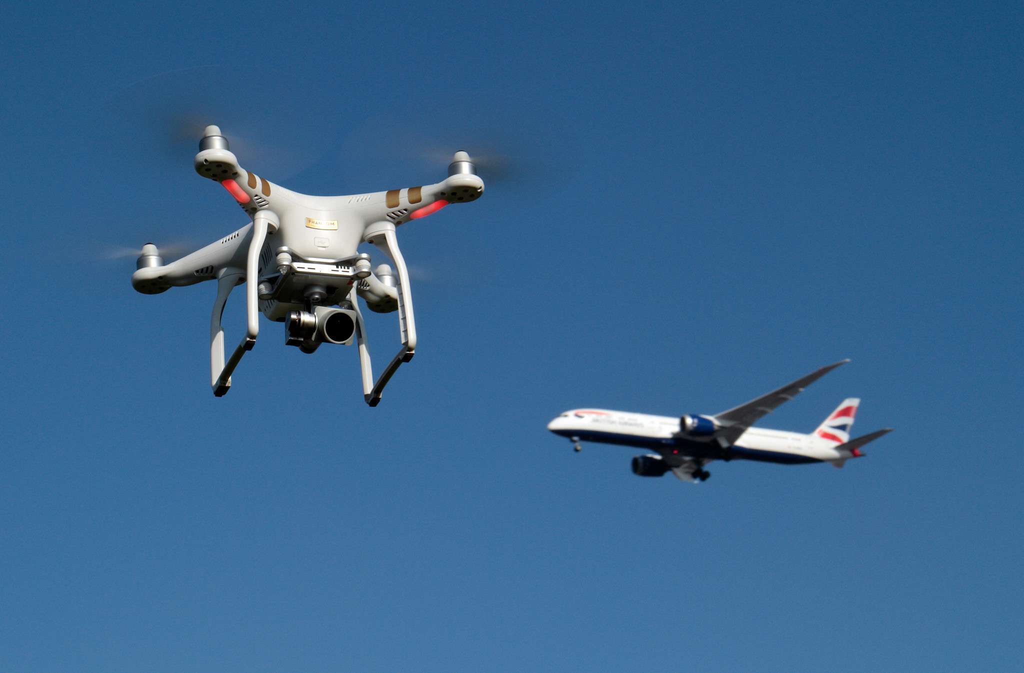 «Drone dome»: Πώς ο στρατός εξαφάνισε τα drones που παρέλυσαν το Gatwick