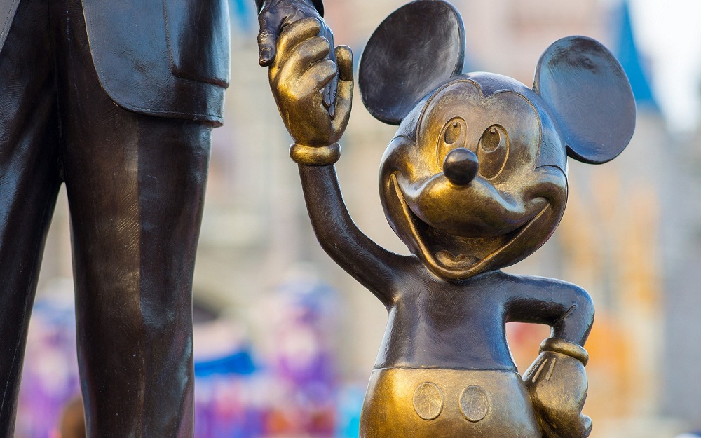 Ο αγαπημένος Μίκυ Μάους έγινε… 90 και η Disney του έκανε τα πιο ωραία “γενέθλια” (vid)