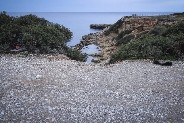 Η θαλάσσια περιοχή στους Πεύκους της Λίνδου στην Ρόδο όπου βρέθηκε νεκρή η 21χρονη φοιτήτρια.