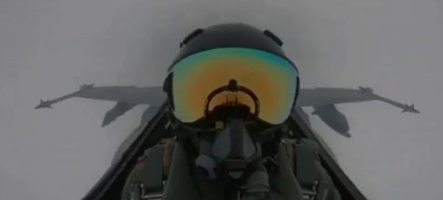 Κεραυνός χτυπά F-18 της πολεμικής αεροπορίας