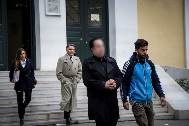 Ο ιδιοκτήτης αλυσίδας ενεχυροδανειστηρίων που φέρεται να εμπλέκεται σε κύκλωμα λαθρεμπορίας χρυσού στα δικαστήρια της οδού Ευελπίδων