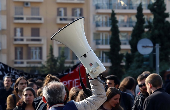 Απεργία ΑΔΕΔΥ: Νεκρώνει το Δημόσιο, κλειστά σχολεία και συγκέντρωση
