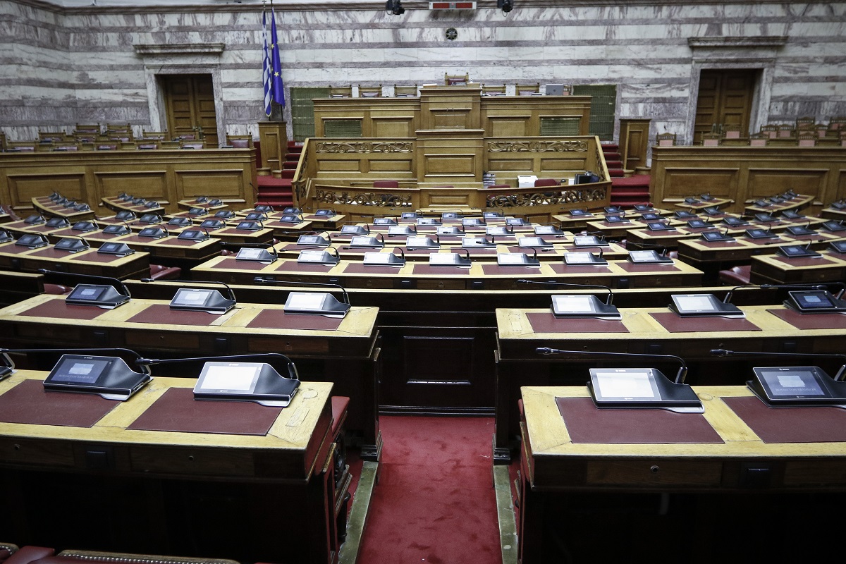 Πανηγυρίζει η κυβέρνηση: 151 “ναι”, 148 «όχι» – Τσίπρας: “Ψήφος εμπιστοσύνης στην σταθερότητα, συνεχίζουμε”