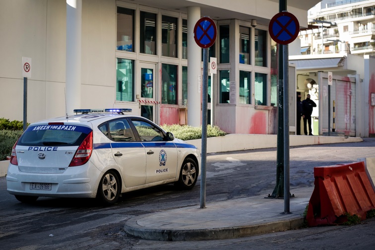 Μόλις 30″ διήρκησε η επίθεση του Ρουβίκωνα στην πρεσβεία (vid)