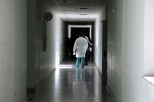 SOS από το “Αττικόν” – Κινδυνεύουν ζωές, ζητούν έκτακτα μέτρα από το Υπουργείο Υγείας