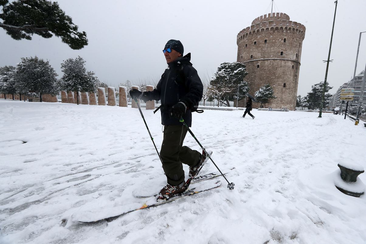 Δεν πήγα στη δουλειά μου λόγω κακοκαιρίας. Τί ισχύει;