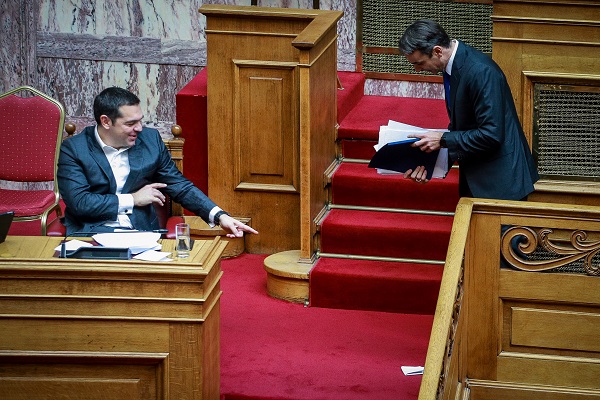 Ο Τσίπρας καλεί σε debate, ο Μητσοτάκης σε εκλογές