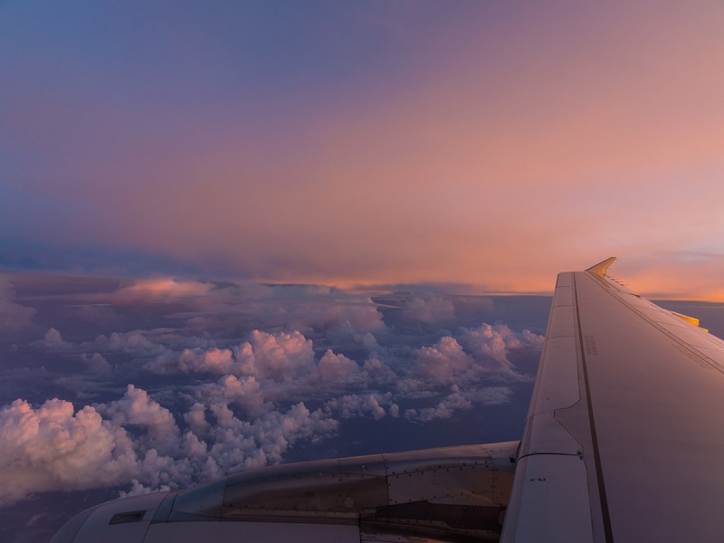 Αεροπορικά ταξίδια: Χρήσιμα αξεσουάρ για τον ύπνο