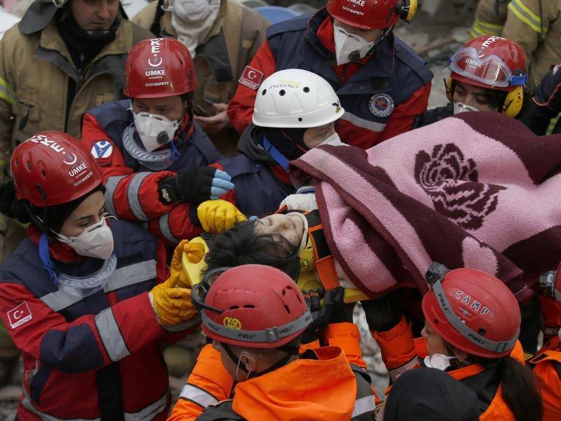 Κωνσταντινούπολη: Έντεκα οι νεκροί από την κατάρρευση κτιρίου – Ανασύρθηκε 16χρονος
