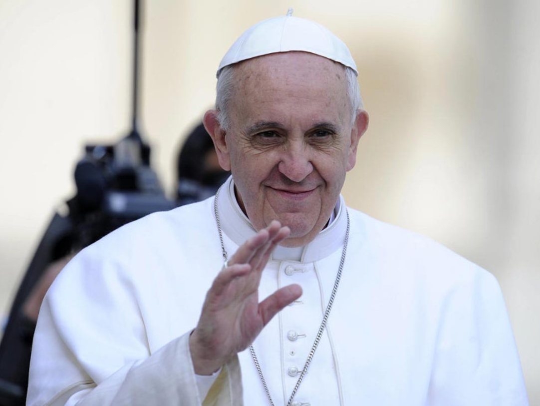 Πάπας Φραγκίσκος – Μεγάλος Ιμάμης των ΗΑΕ: Το περίεργο φιλί που έγινε viral (pic)