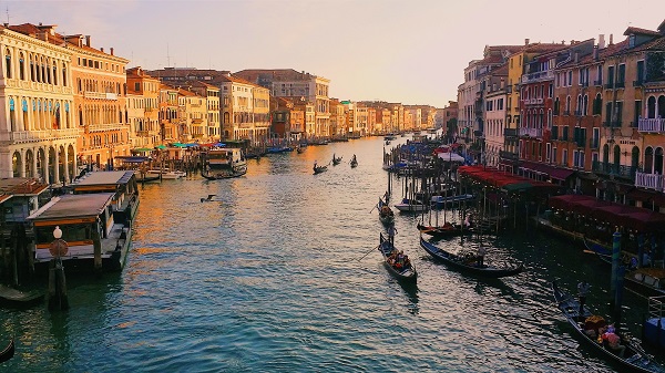 Βενετία: “Τέλος εισόδου” θα πληρώνουν οι τουρίστες