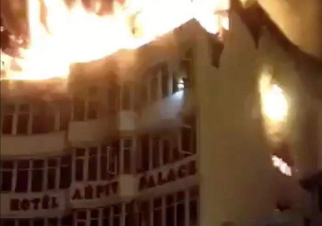 Νέο Δελχί - Τουλάχιστον 17 νεκροί από φωτιά σε ξενοδοχείο
