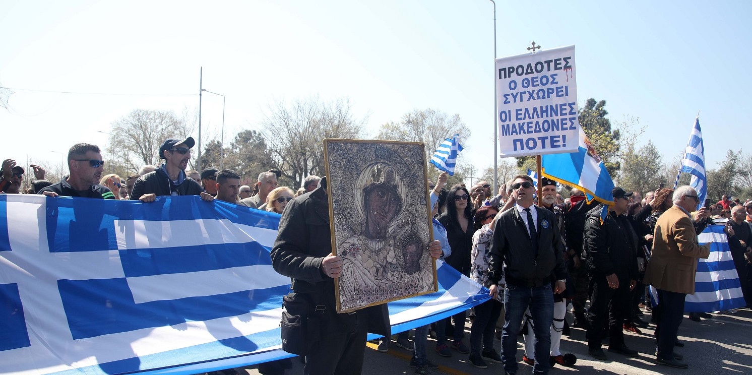 25 Μαρτίου: Σε τραγική θέση οι Συριζαίοι – Αντιμέτωποι με αποδοκιμασίες, κυνηγητό και βαριές κουβέντες για τη Μακεδονία