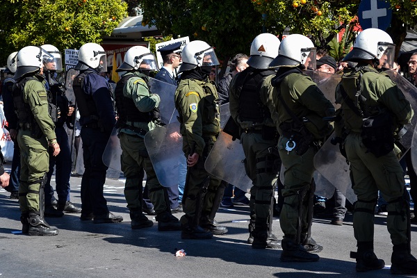 25 Μαρτίου: Προσαγωγές στα Τρίκαλα, άνοιξαν πανό για τη Μακεδονία