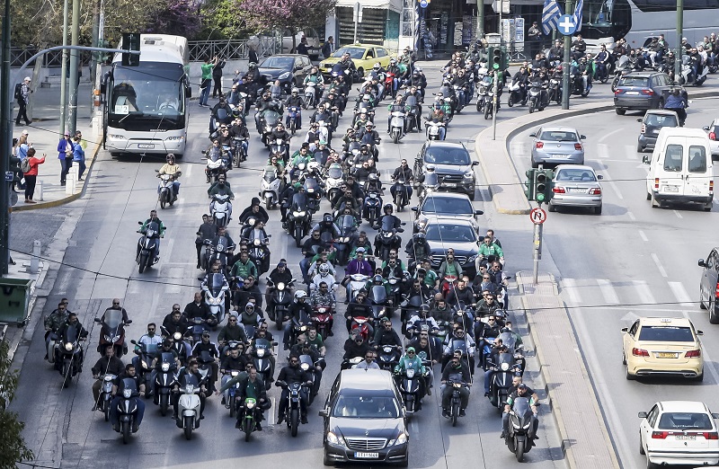 Κηδεία Θανάση Γιαννακόπουλου: Σε κλίμα οδύνης το τελευταίο «αντίο» (pics – vid)
