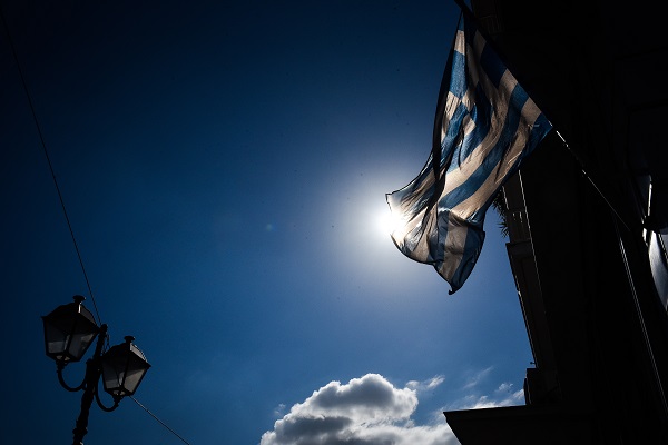 Moody’s Ελλάδα: Κατά δύο “σκαλοπάτια” ανέβασε ο οίκος το αξιόχρεο