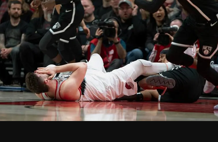 NBA Νούρκιτς: Ο φρικιαστικός τραυματισμός του Γιουσούφ – Προσεύχονται μέσω twitter