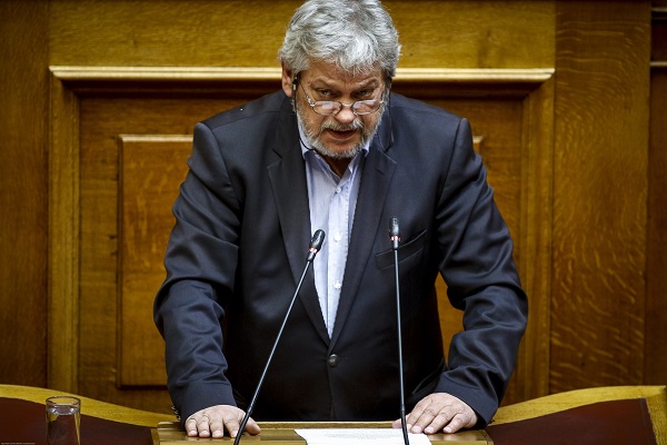 25 Μαρτίου: Κυνήγησαν τον βουλευτή του ΣΥΡΙΖΑ, μετά την παρέλαση (vid)