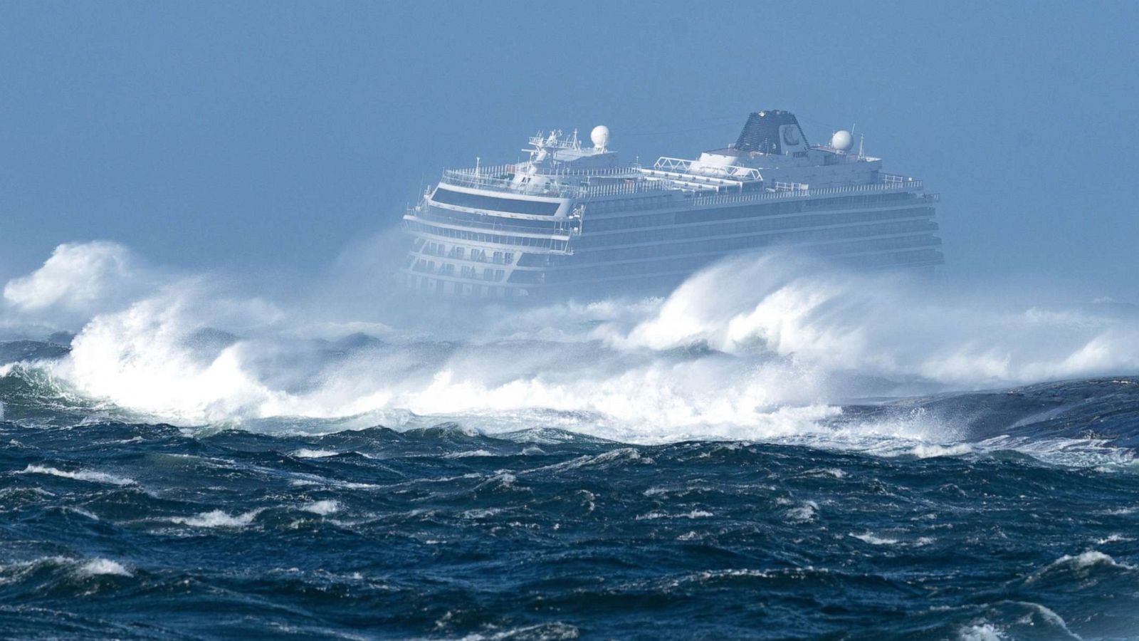 Viking Sky: Θρίλερ με το κρουαζιερόπλοιο στη Νορβηγία – Δραματική επιχείρηση εκκένωσης μετά από βλάβη