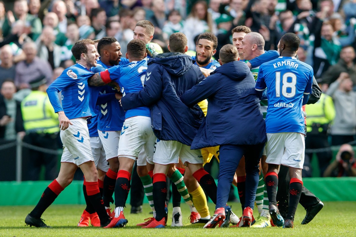 «Old Firm»: Μπουνιές και κλωτσιές ανάμεσα σε παίκτες της Ρέιντζερς και της Σέλτικ