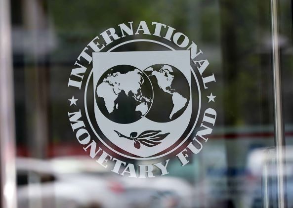 ΔΝΤ: Kαμπανάκι για την ελληνική οικονομία