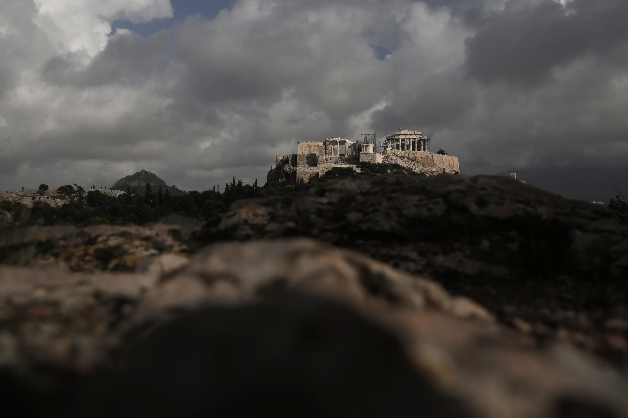 Κεραυνός Ακρόπολη: Τέσσερις τραυματίες από χτύπημα κεραυνού στα εκδοτήρια