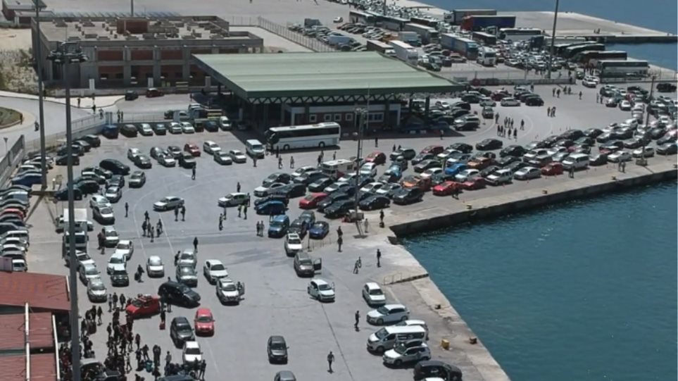 Έξοδος Πάσχα: Χάος σήμερα στο λιμάνι της Ηγουμενίτσας – Δείτε βίντεο από drone
