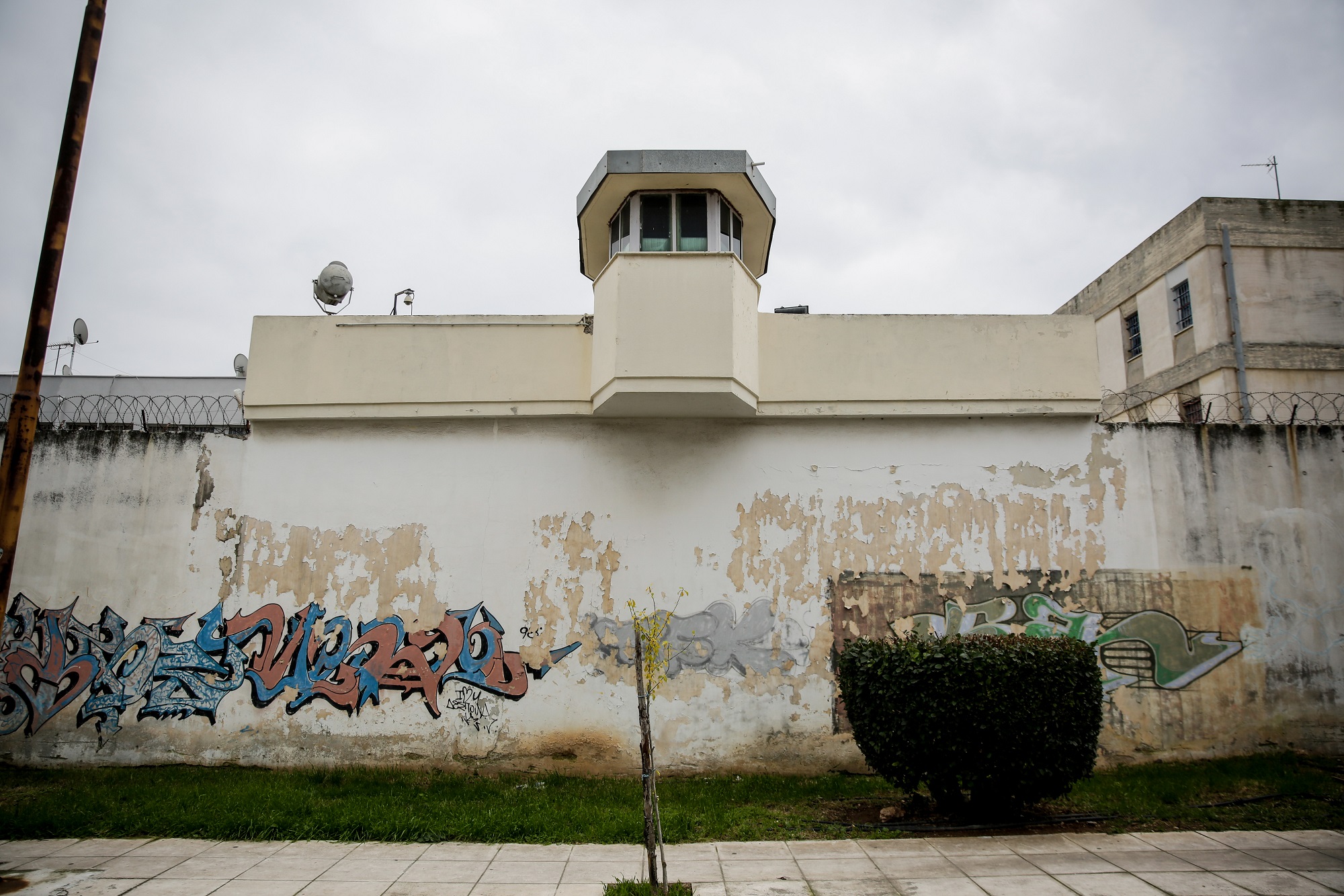 Μαφία φυλακών: Σχεδίαζαν να μαχαιρώσουν Βορίδη και Φλώρο στη δίκη