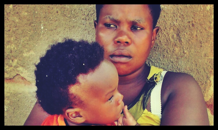 Ουγκάντα: 39χρονη μητέρα 44 παιδιών, παλεύει ολομόναχη να τα μεγαλώσει (pics-vid)