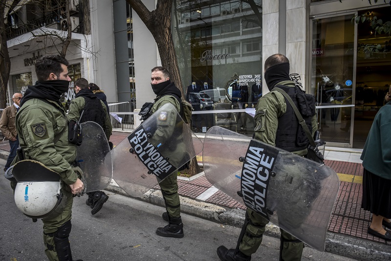 Επίθεση ΑΣΟΕΕ: «Μας στρίμωξαν, μας πιάσανε από τα μπουφάν», λέει ο πολίτης με αναπηρία