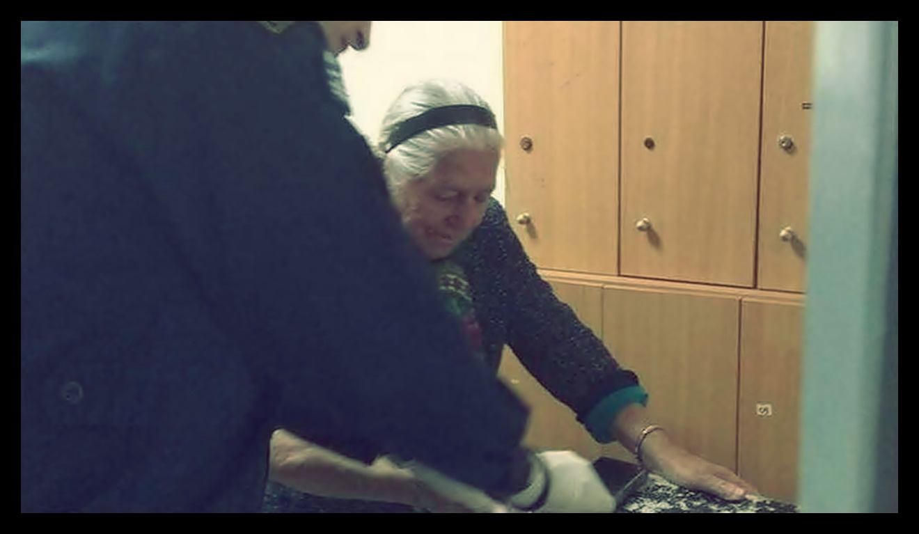 Γιαγιά – τερλίκια: Πρόστιμο 2.600 ευρώ στην 90χρονη – «Να κατασχέσετε το φέρετρό μου»