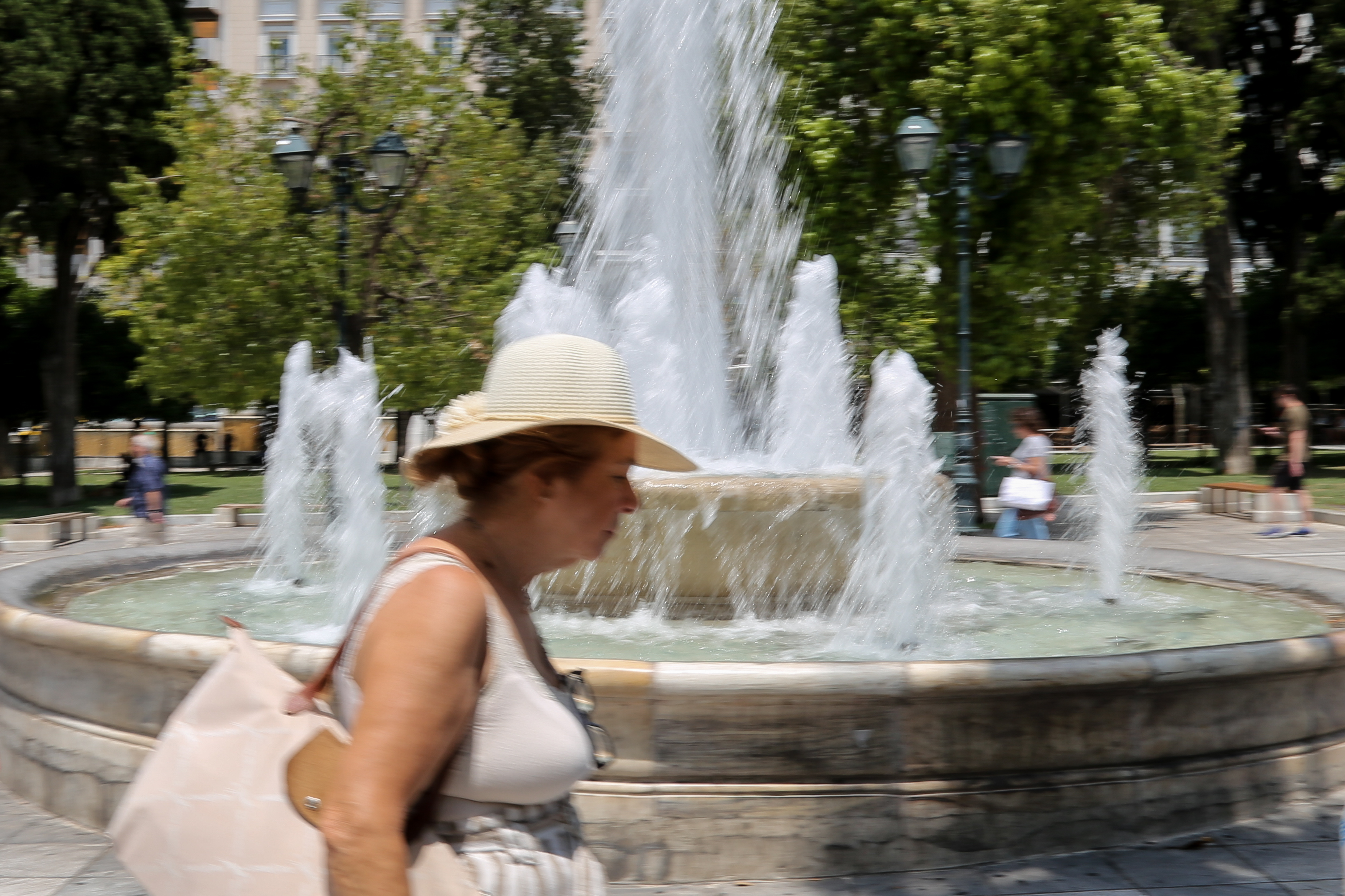 Αθήνα: Η ζέστη βασανίζει τους κατοίκους