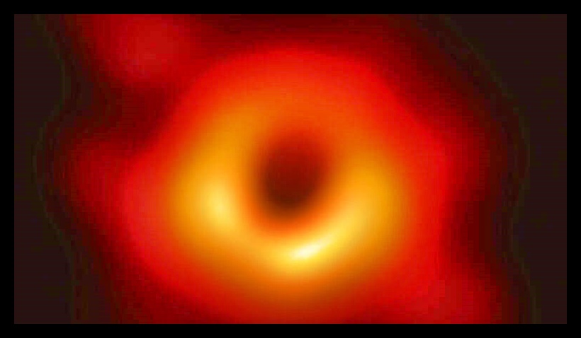 “Μαύρη τρύπα”: Για πρώτη φορά στην ιστορία στο “φως” – Ο Έλληνας επιστήμονας που αναμετράται με τον Αϊνστάιν