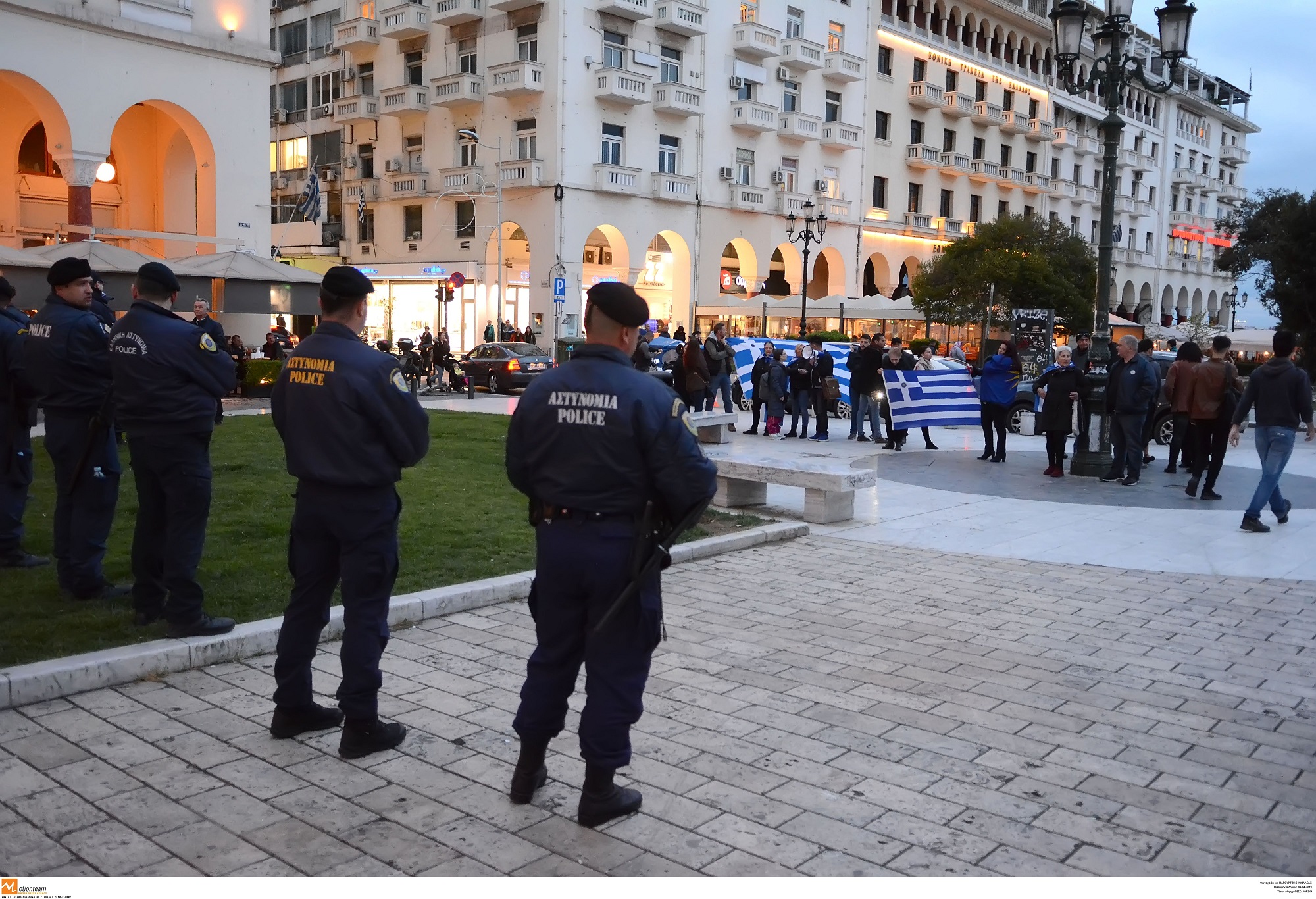 Τσακαλώτος Θεσσαλονίκη: Ο “πορτιέρης” που δεν άφησε γυναίκα να περάσει στην αίθουσα – “Είσαι δεξιά και φασίστρια”