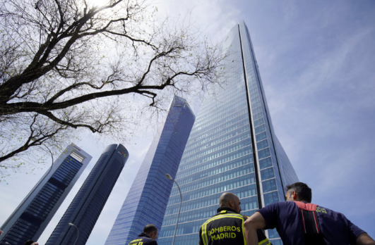 Μαδρίτη: Εκκενώθηκε ουρανοξύστης μετά από τηλεφώνημα για βόμβα