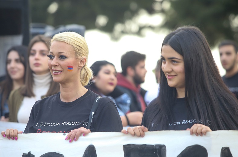 Γενοκτονία Αρμενίων: Με άγρια επεισόδια και χημικά έκλεισε η πορεία στη Θεσσαλονίκη (pics-vids)