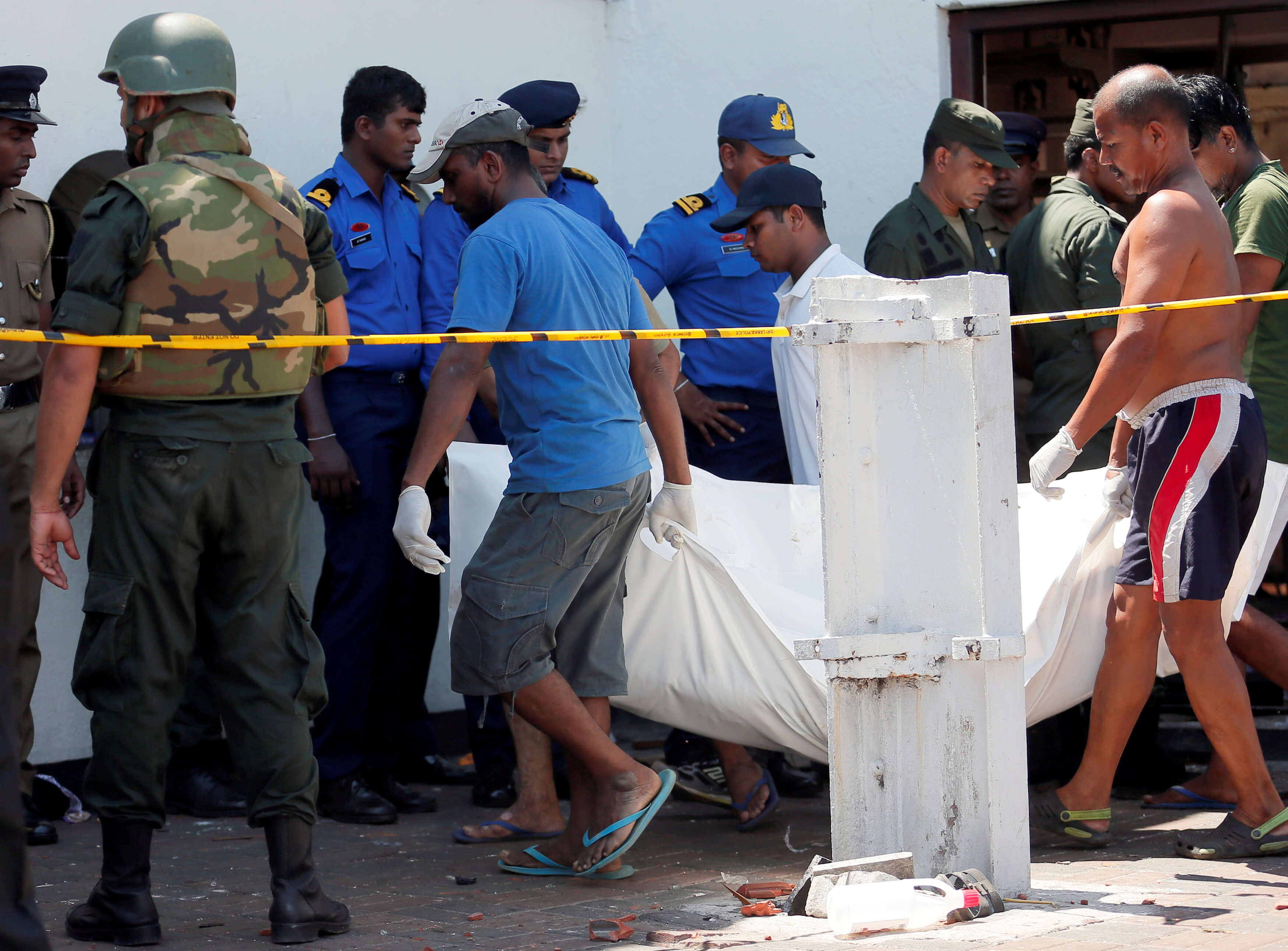 Επιθέσεις στη Σρι Λάνκα: Το Ισλαμικό Κράτος ανέλαβε την ευθύνη για το μακελειό