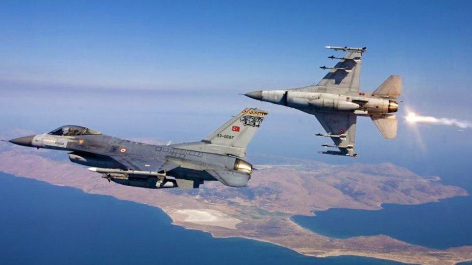 Τουρκική πρόκληση: Τουρκικά F-16 παρενόχλησαν το ελικόπτερο του αρχηγού ΓΕΣ!