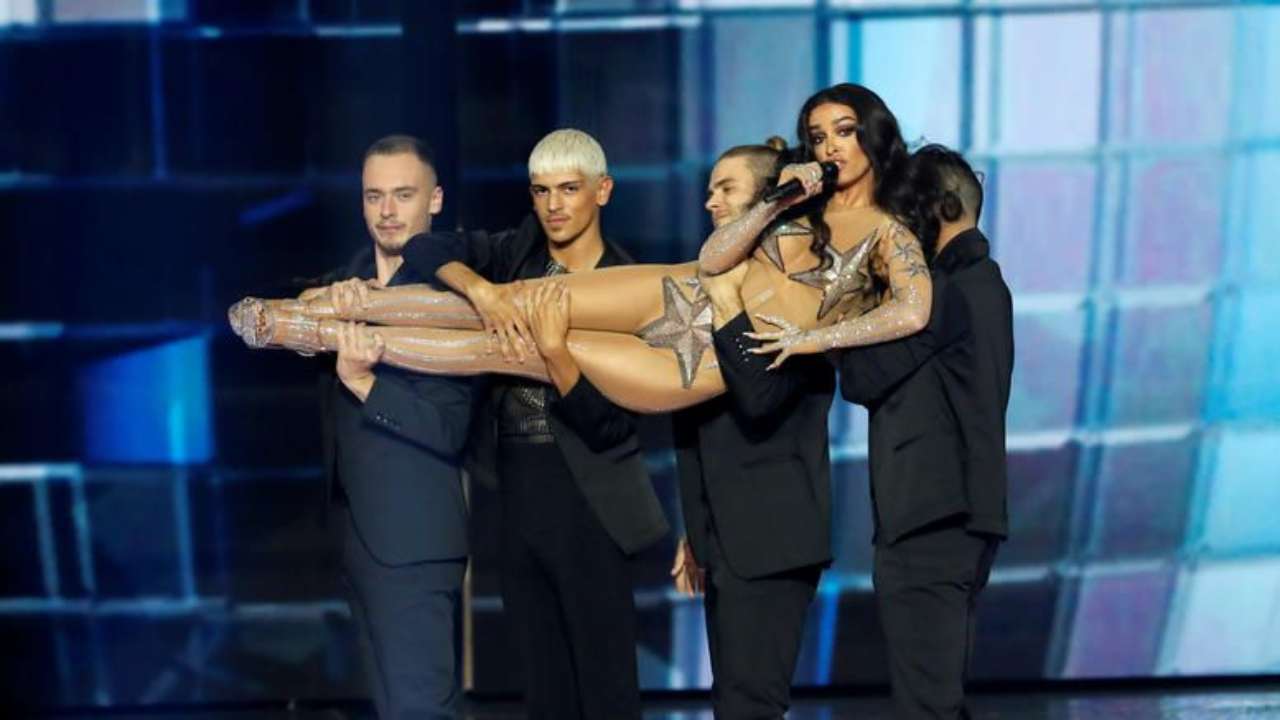 Eurovision 2019: Η βρετανική Daily Mail αποθεώνει την Φουρέιρα και το «καυτό» σόου της!