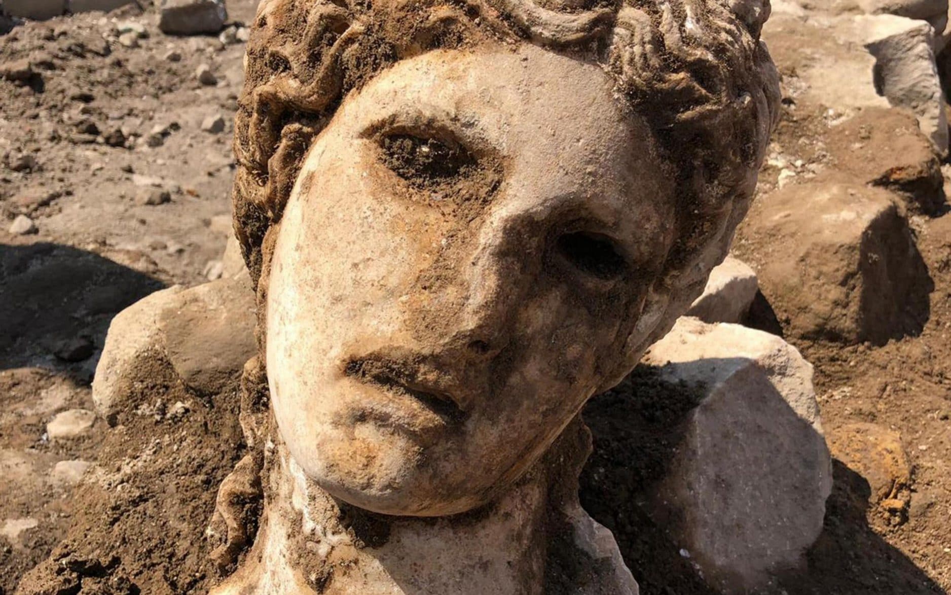 Ρώμη: Αρχαιολόγοι βρήκαν εκπληκτική κεφαλή του Διονύσου ηλικίας 2.000 ετών! (vid)